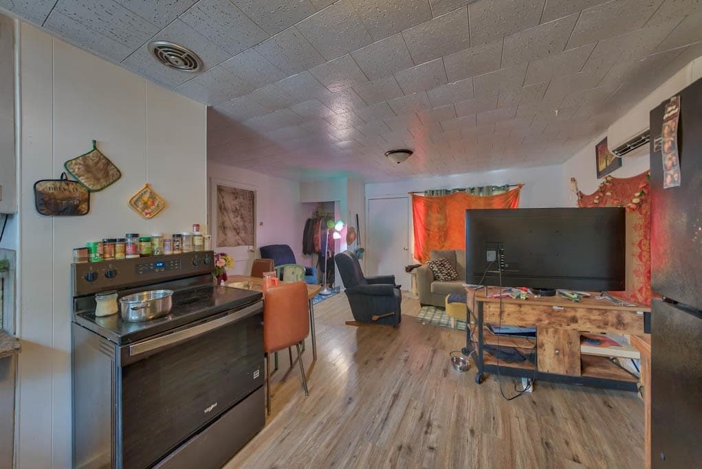 433 7th Ave S — photo 8 of 25