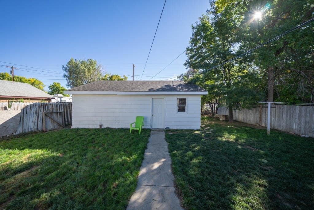 165 S Division St — photo 11 of 25