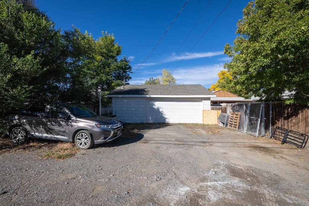 165 S Division St — photo 13 of 25