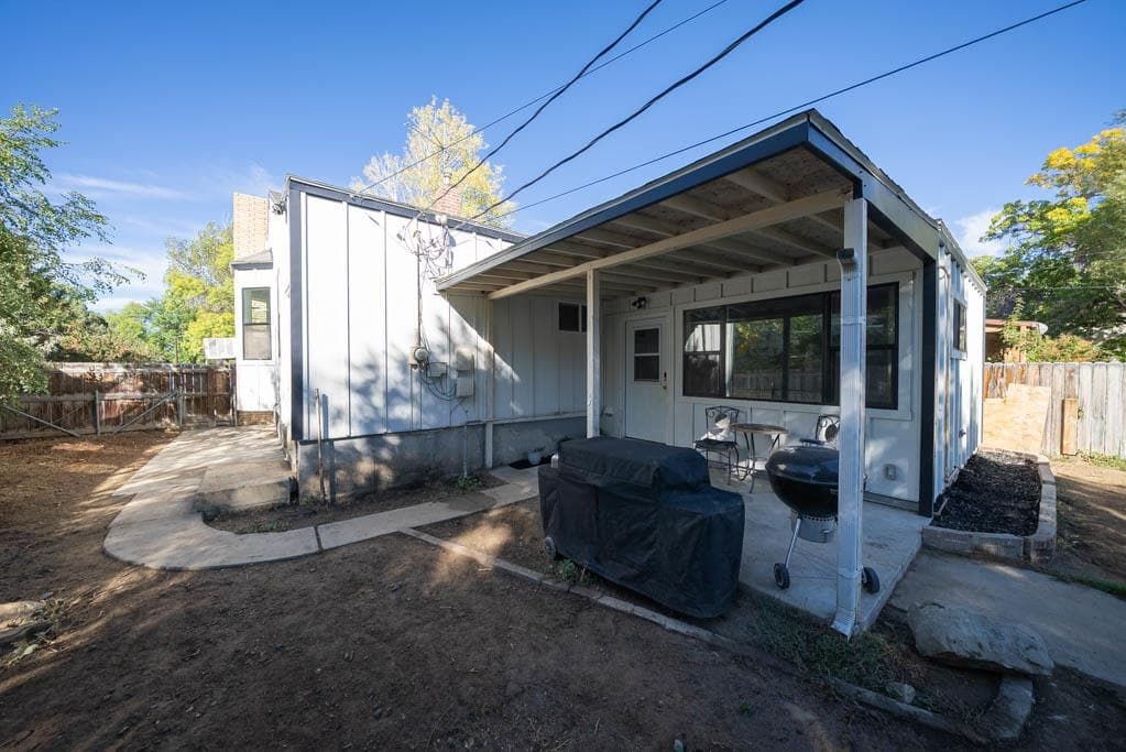 165 S Division St — photo 6 of 25