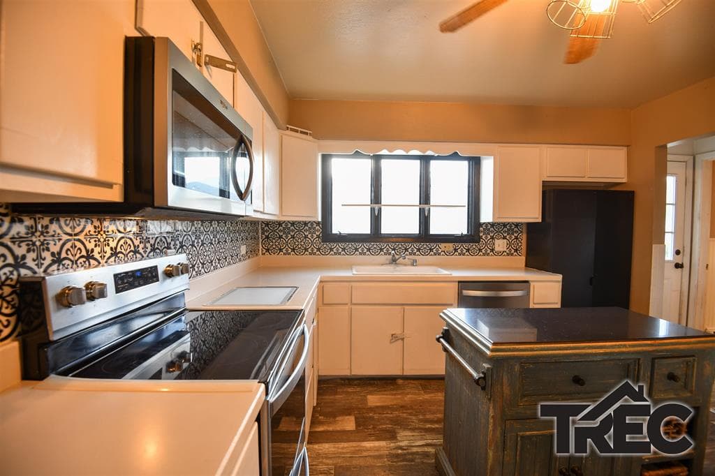 586 S Day St — photo 11 of 25