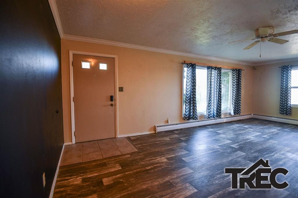 586 S Day St — photo 7 of 25