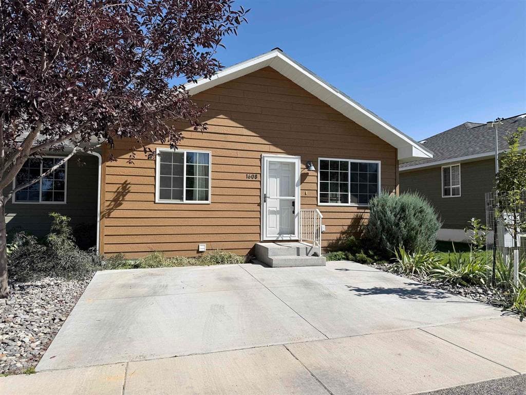 1608 Stella Ct — photo 2 of 25