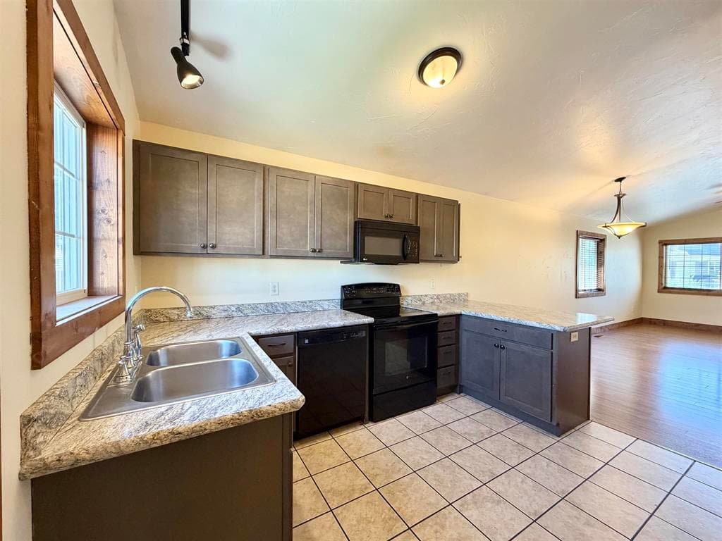 1608 Stella Ct — photo 12 of 25