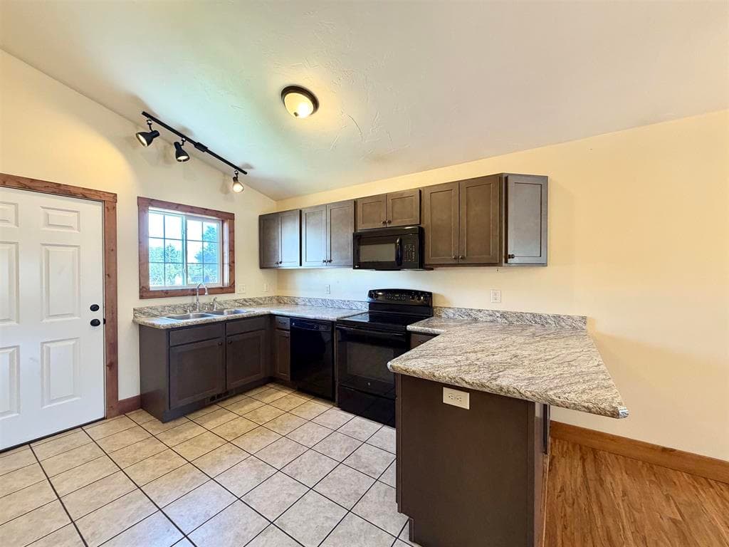 1608 Stella Ct — photo 9 of 25