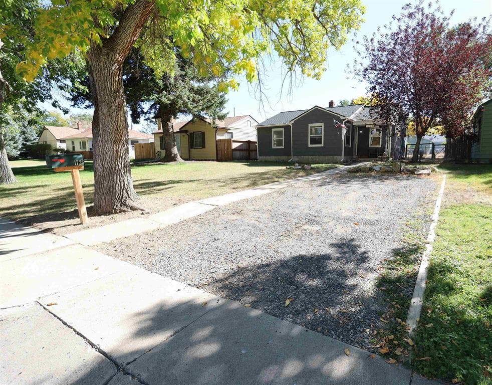 1726 Salsbury Ave — photo 3 of 20