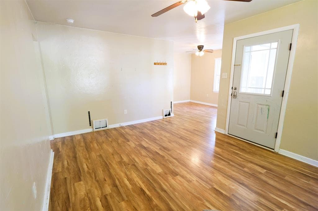 1726 Salsbury Ave — photo 4 of 20