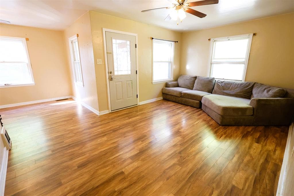1726 Salsbury Ave — photo 5 of 20