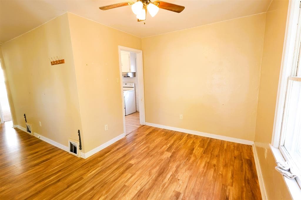 1726 Salsbury Ave — photo 10 of 20