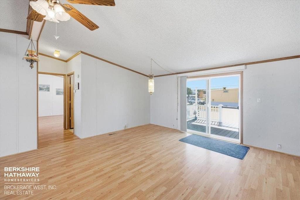 209 & 207 C St — photo 12 of 25