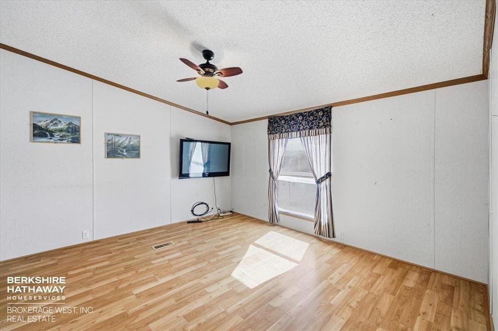 209 & 207 C St — photo 17 of 25