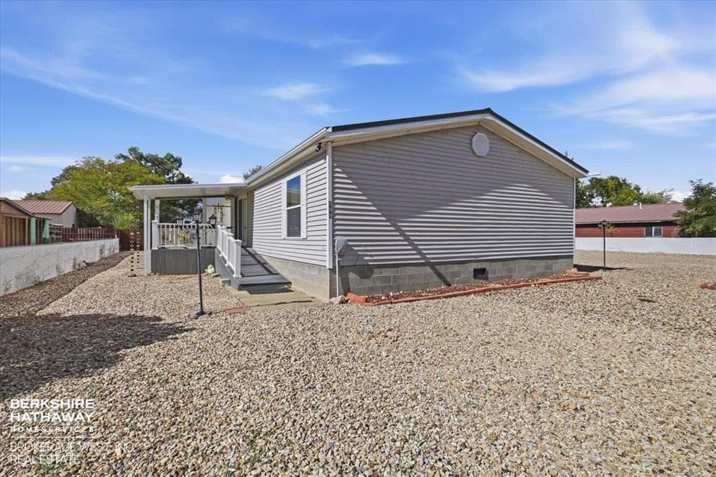209 & 207 C St — photo 3 of 25