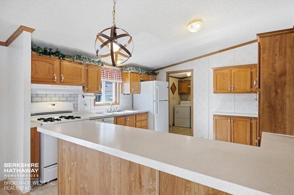 209 & 207 C St — photo 5 of 25