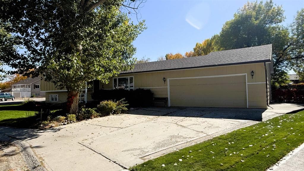 1700 Crest Way — photo 3 of 25