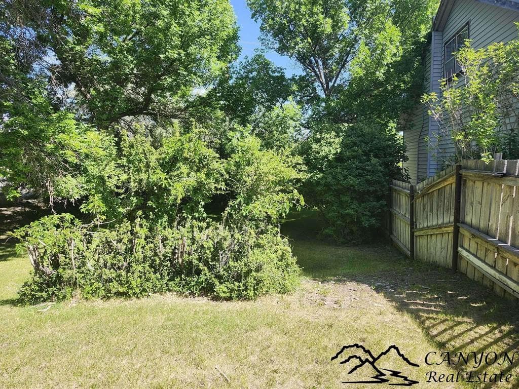 1307 Wyoming Ave — photo 3 of 17