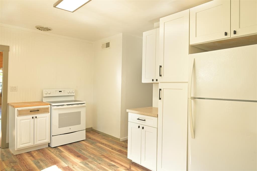 427 N Bernard St — photo 11 of 25