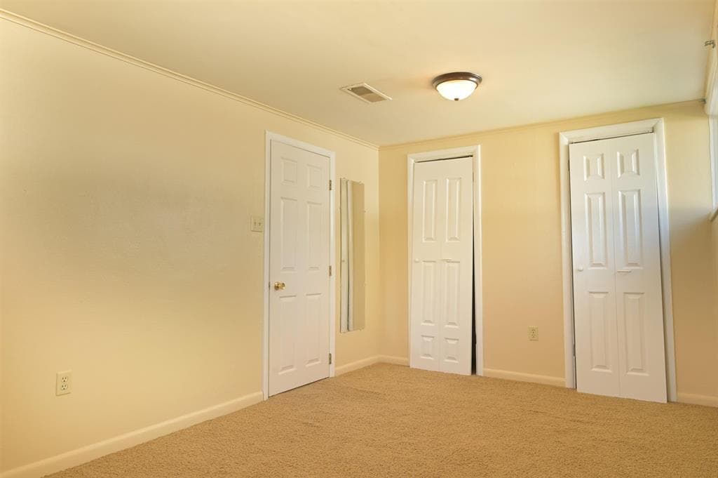 427 N Bernard St — photo 3 of 25