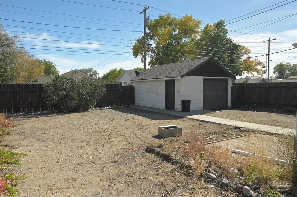 427 N Bernard St — photo 24 of 25