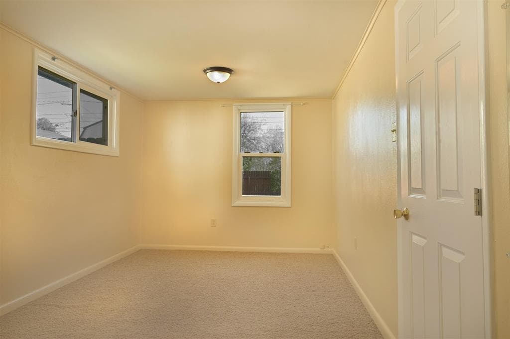 427 N Bernard St — photo 5 of 25