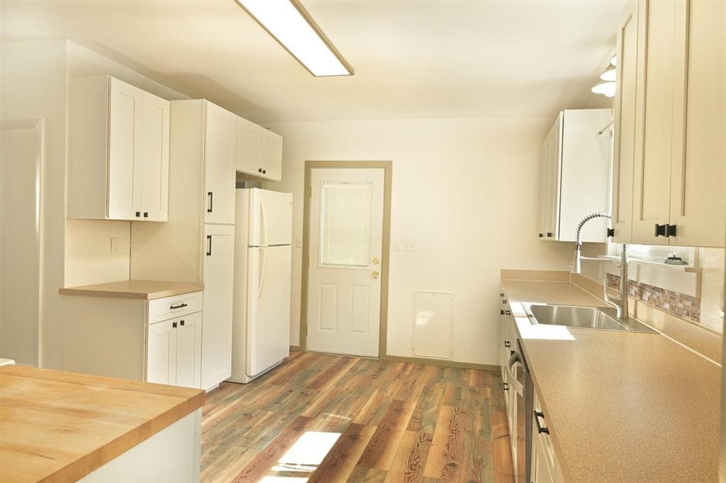 427 N Bernard St — photo 10 of 25