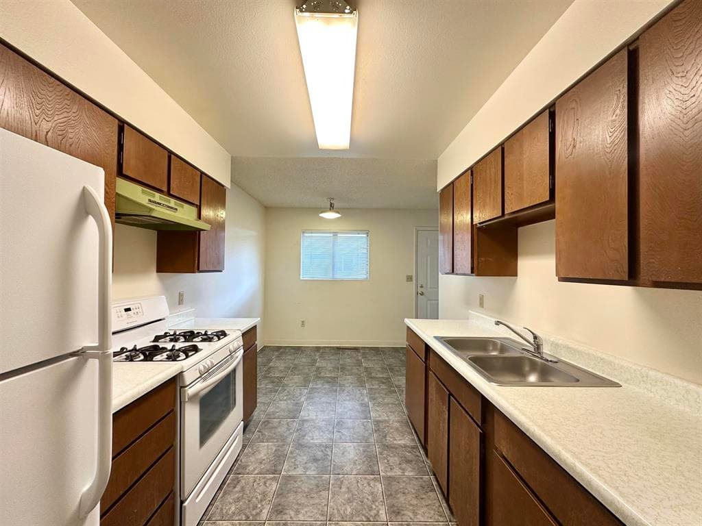 716 E 5th St — photo 12 of 18