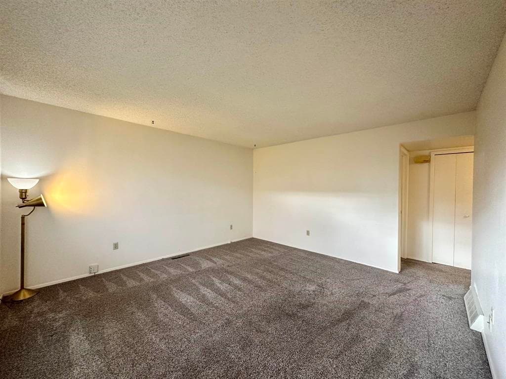 716 E 5th St — photo 4 of 18