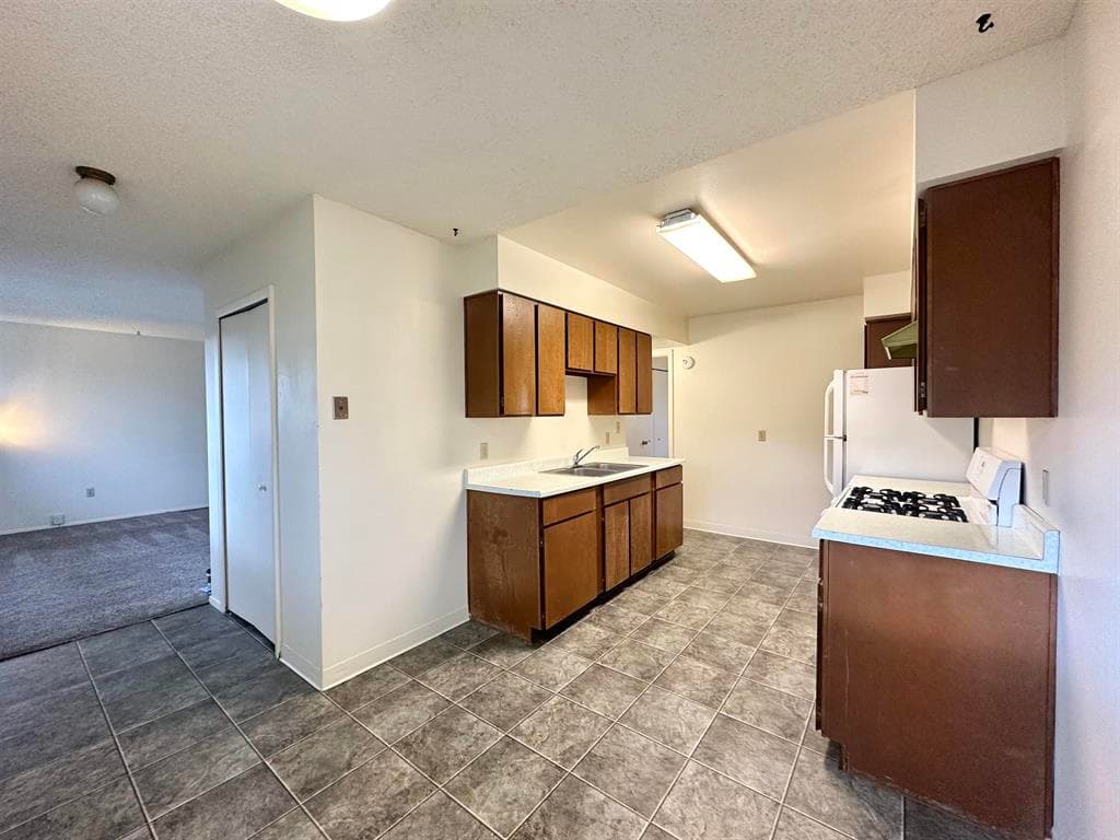 716 E 5th St — photo 7 of 18
