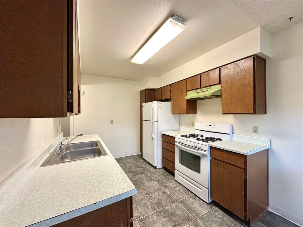 716 E 5th St — photo 9 of 18