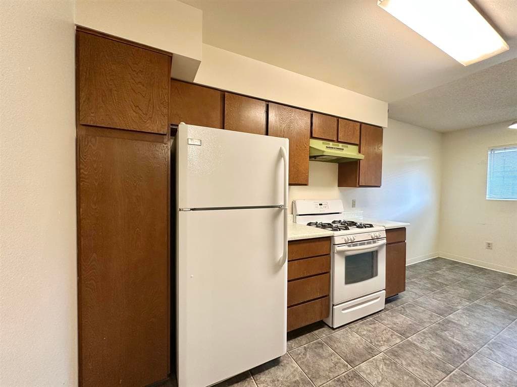 716 E 5th St — photo 10 of 18