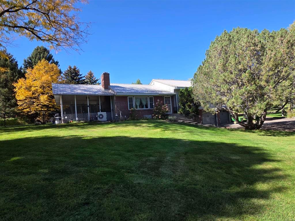 312 Crescent Dr photo 1