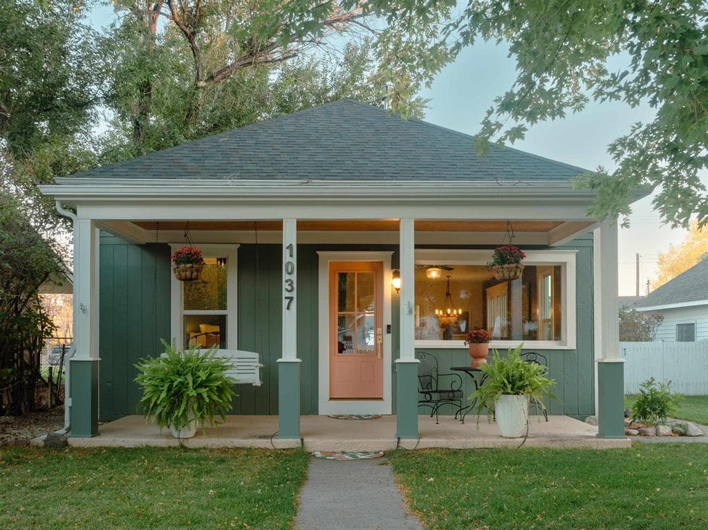 1037 Alger Ave — photo 2 of 21