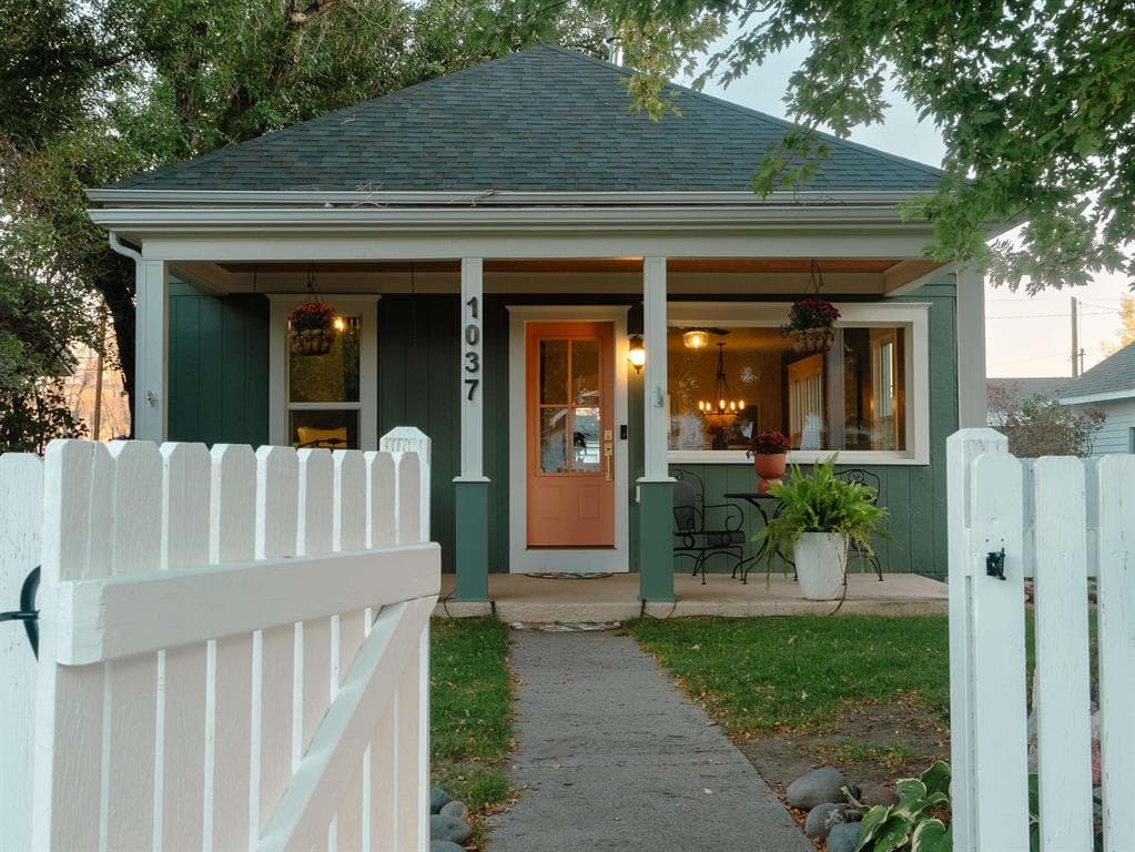 1037 Alger Ave — photo 3 of 21