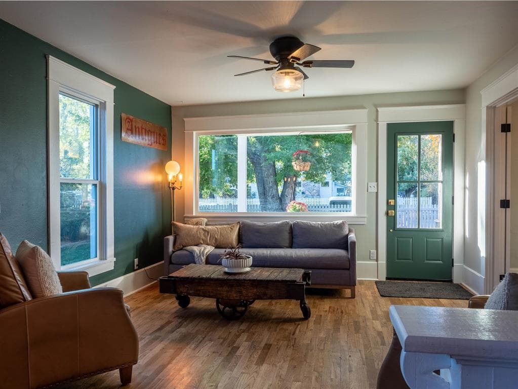 1037 Alger Ave — photo 5 of 21
