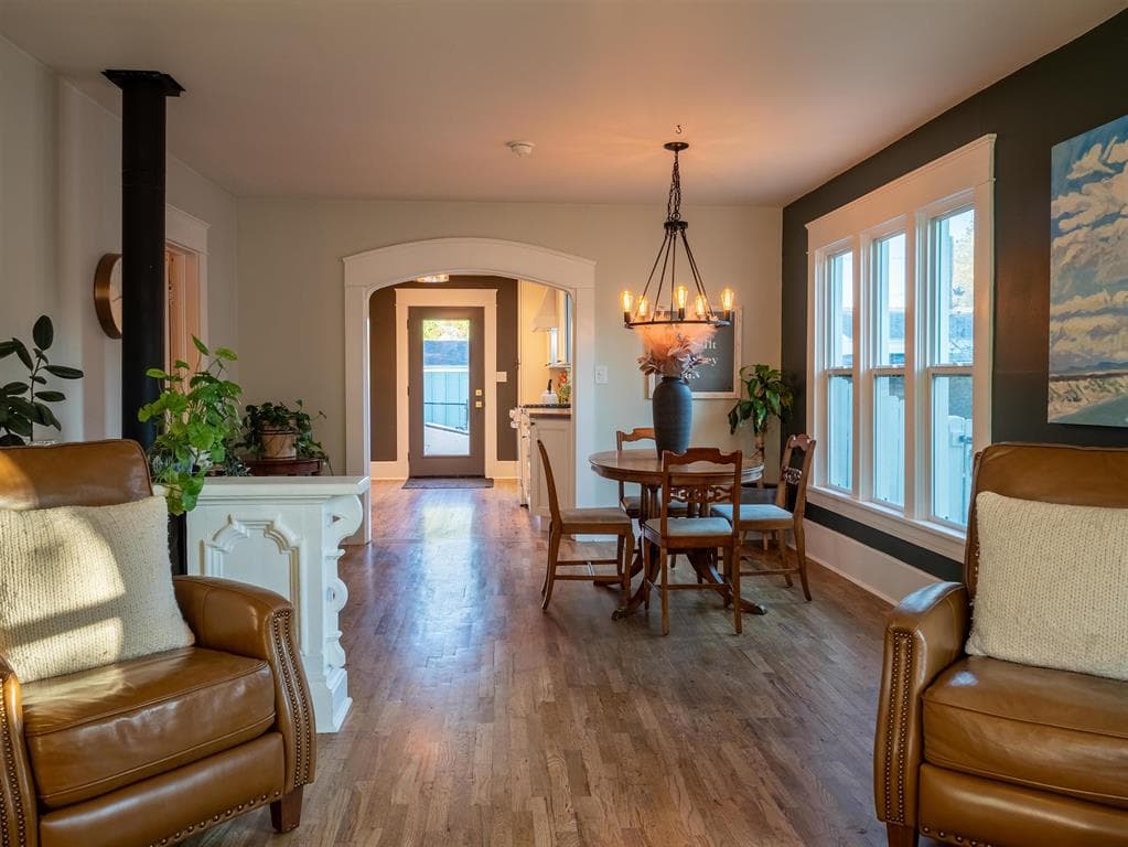 1037 Alger Ave — photo 6 of 21