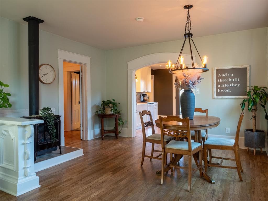 1037 Alger Ave — photo 7 of 21