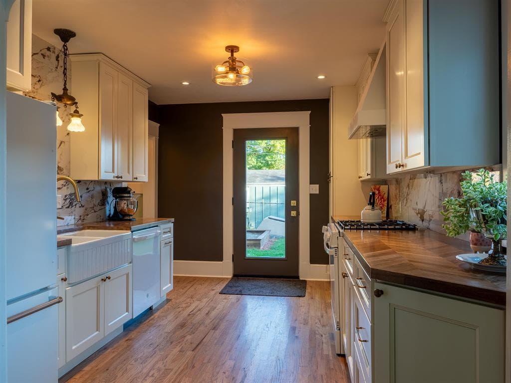 1037 Alger Ave — photo 9 of 21