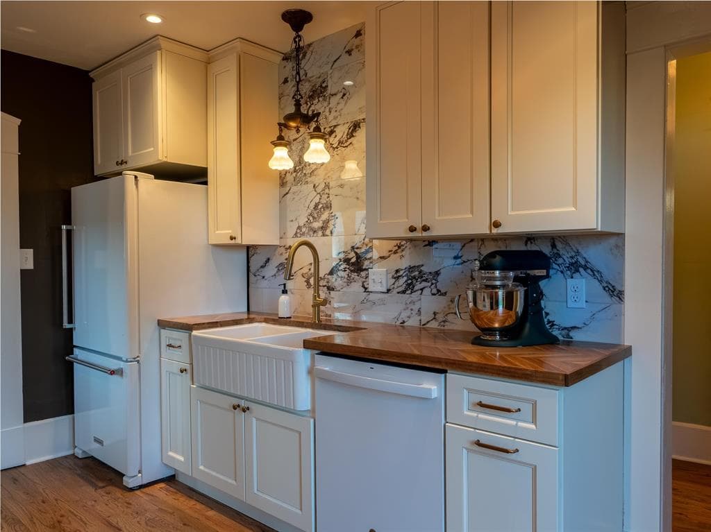 1037 Alger Ave — photo 10 of 21