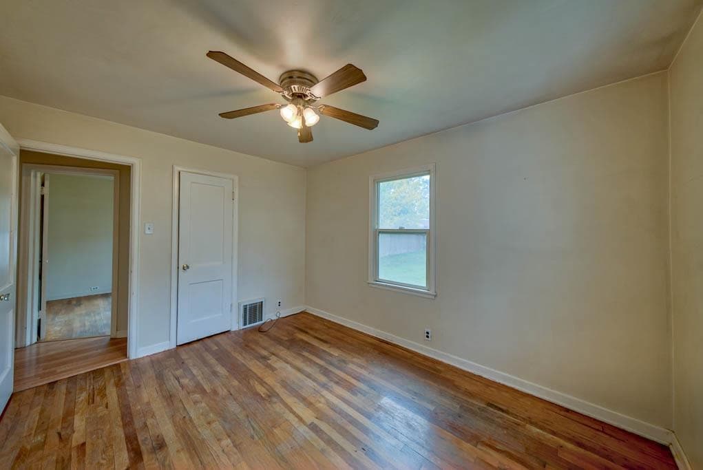 1738 Salsbury Ave — photo 11 of 24