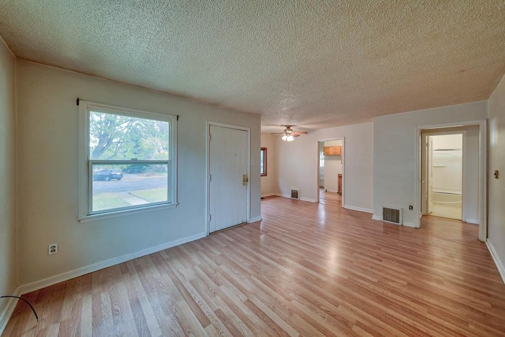 1738 Salsbury Ave — photo 4 of 24