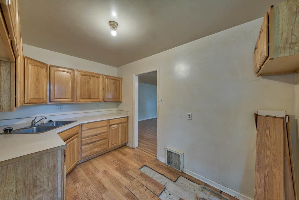 1738 Salsbury Ave — photo 8 of 24