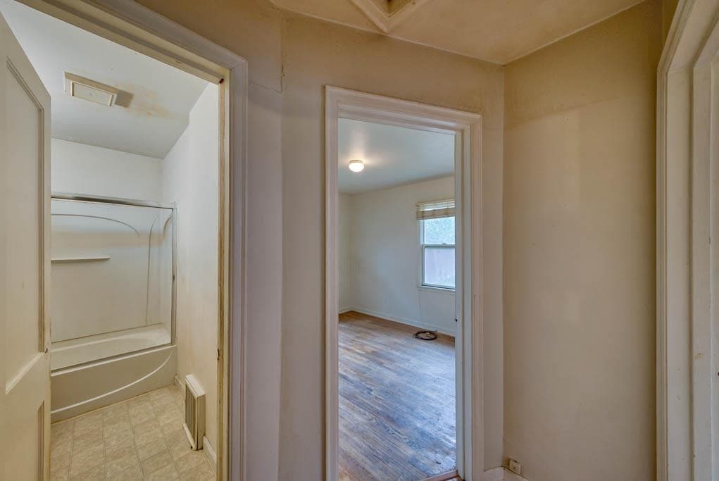 1738 Salsbury Ave — photo 9 of 24