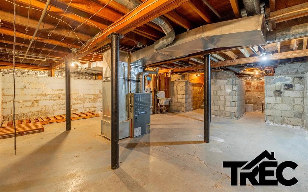 625 N Clark St — photo 13 of 22