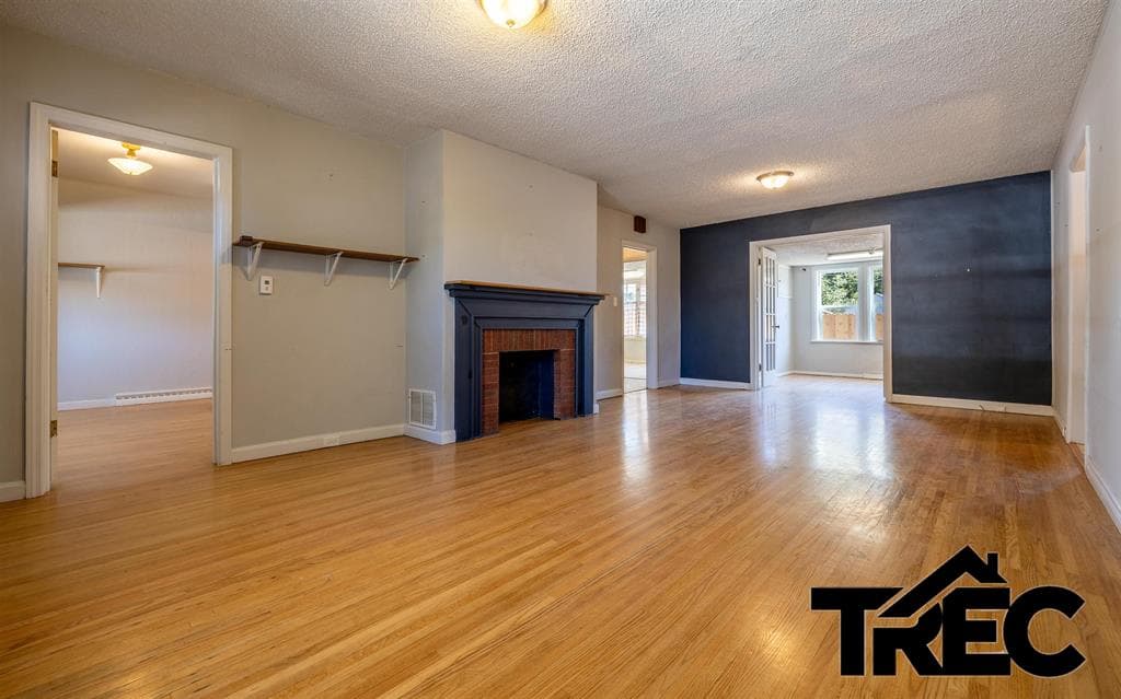 625 N Clark St — photo 3 of 22