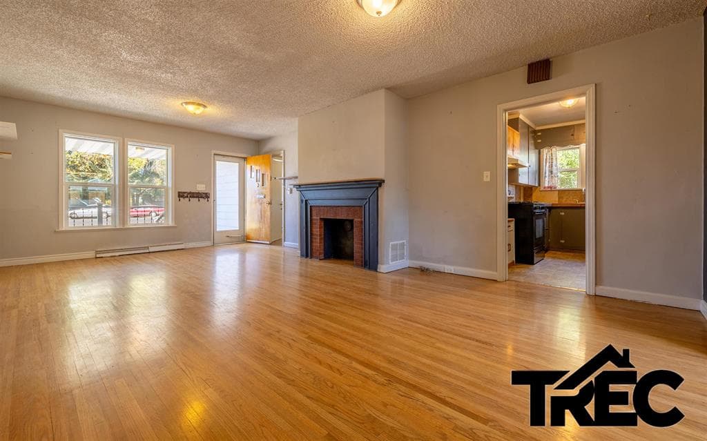 625 N Clark St — photo 4 of 22