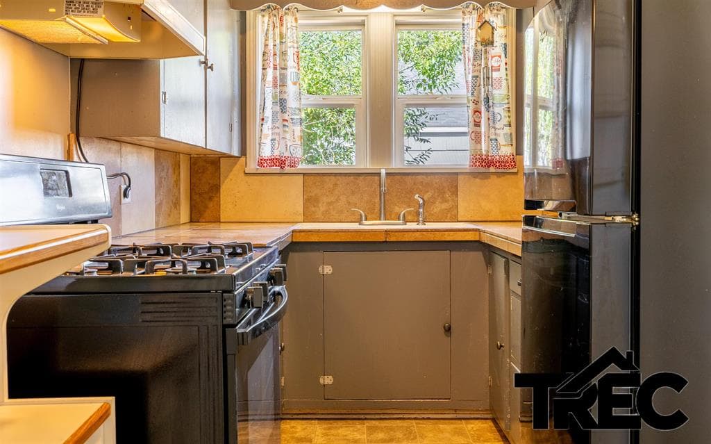 625 N Clark St — photo 5 of 22