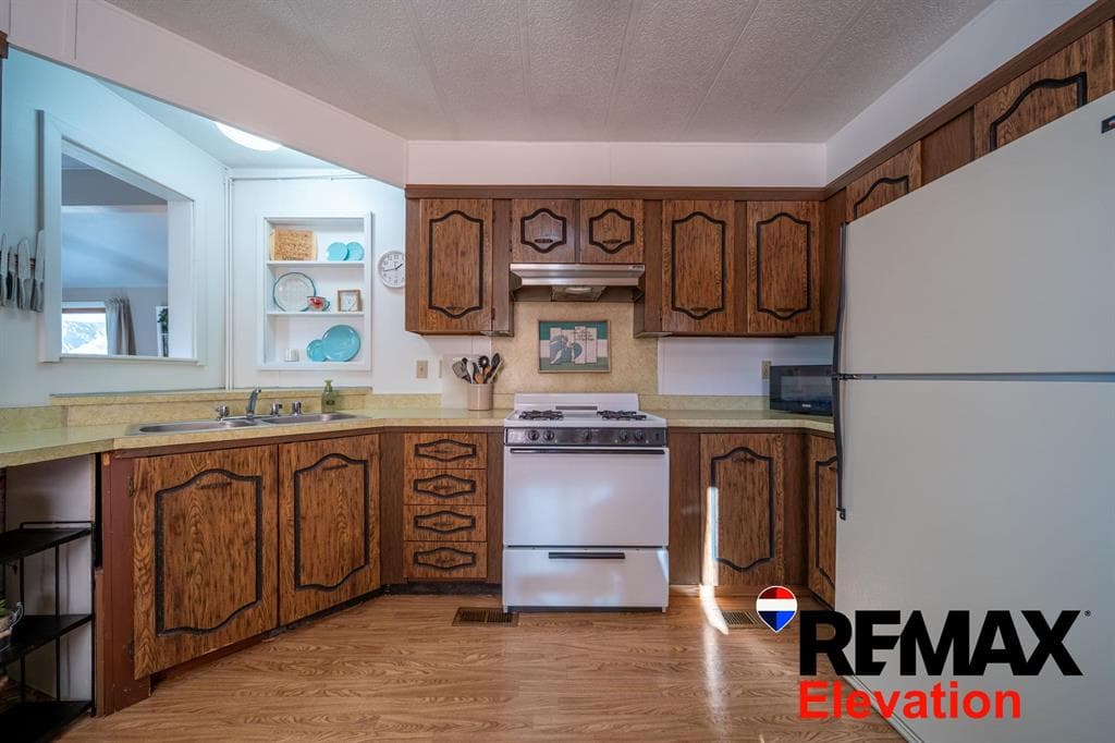 4185 Trapper Creek Rd — photo 13 of 25