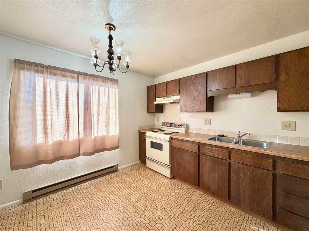 2020 Pioneer Ave — photo 6 of 15