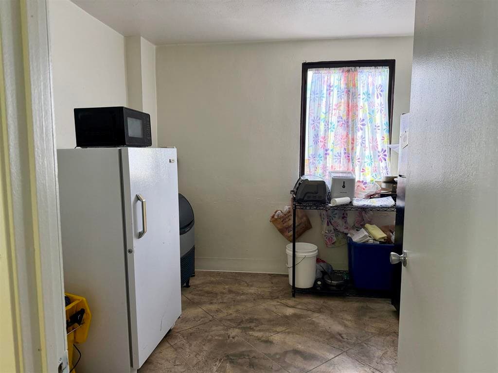 233 E 2nd St — photo 5 of 8