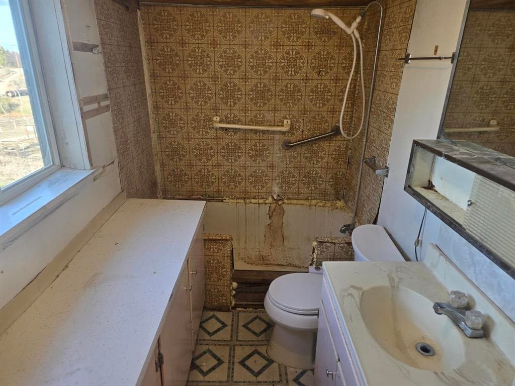 2212 Franklin St — photo 11 of 17