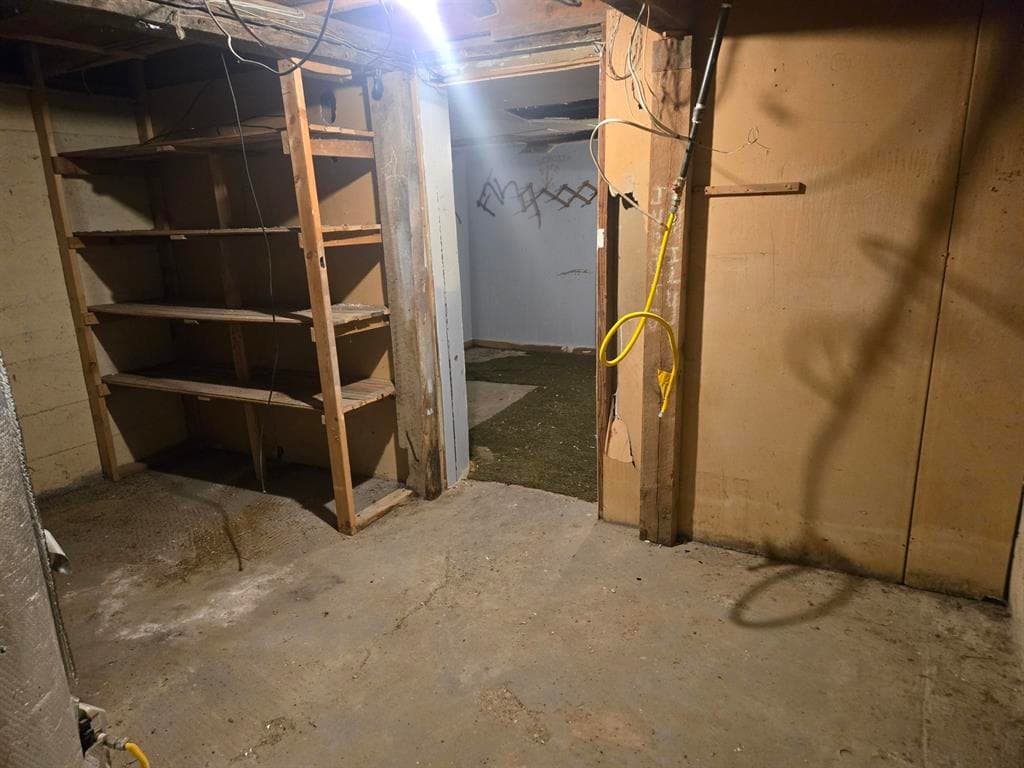 2212 Franklin St — photo 13 of 17